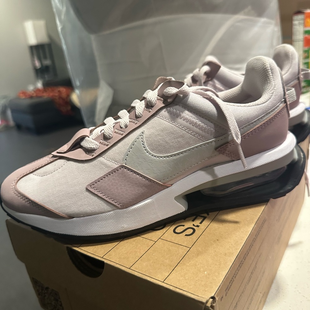 NIKE AIR MAX PRE-DAY